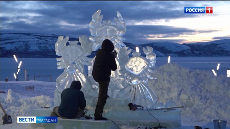 Скульпторы из Якутии приехали, чтобы украсить Магадан к Новому году