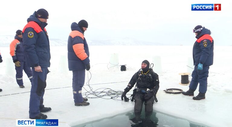 магаданские водолазы-спасатели провели тренировку в бухте Нагаева