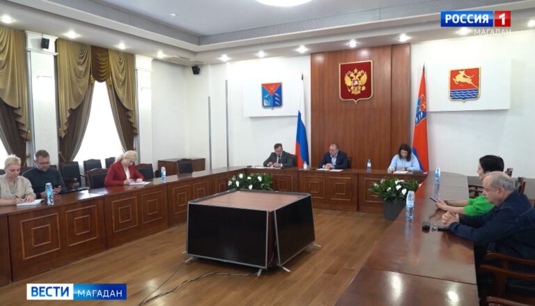 председатель Избирательной комиссии Магаданской области Николай Жуков на встрече с представителями СМИ региона