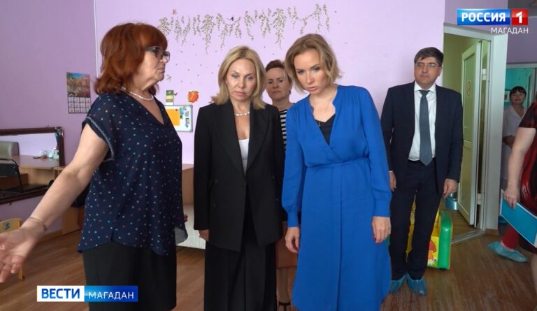 Уполномоченный при Президенте по правам ребёнка Мария Львова-Белова посетила сегодня медицинские и образовательные учреждения столицы Колымы.