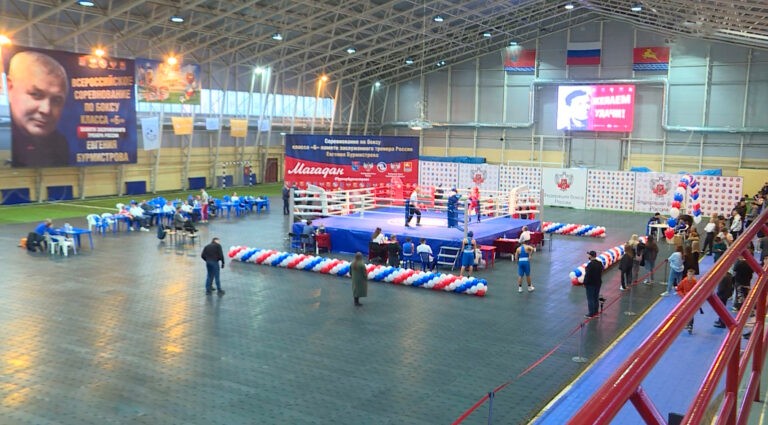 В Магадане открыли XXI-ый турнир памяти заслуженного тренера России Евгения Бурмистрова
