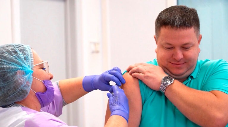 В регион доставили около ста тысяч доз вакцины против нескольких штаммов гриппа.