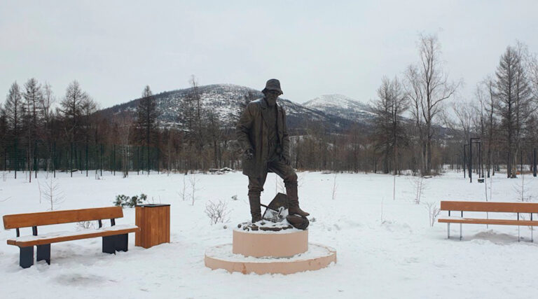 В парке Сусумана установили памятник Бари Шафигуллину