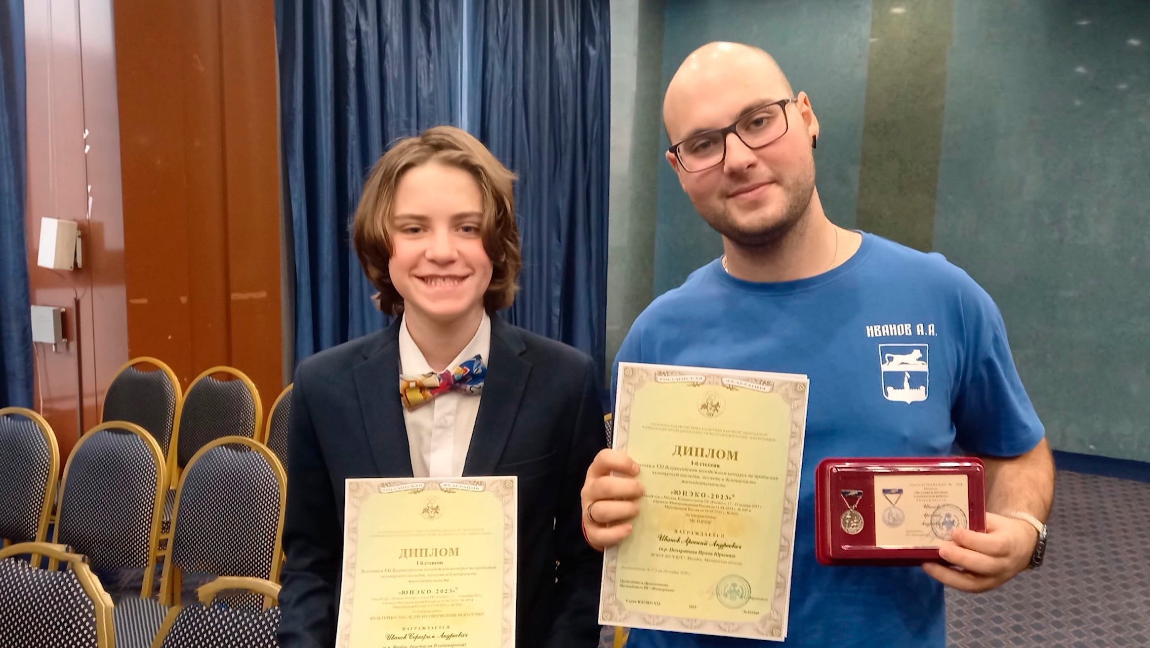 Магаданский студент Арсений Иванов получил медаль на научной конференции в Москве