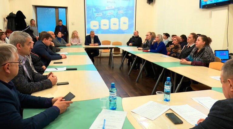 В Магаданском Центре культуры на публичных слушаниях одобрили проект бюджета областного центра на ближайшие три года.
