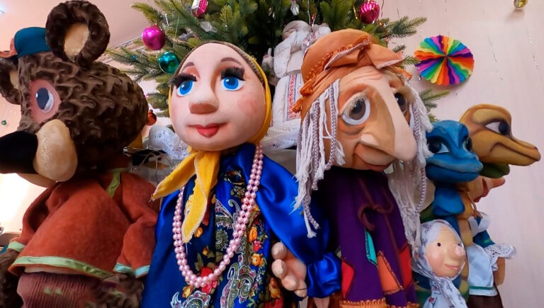 Выставка кукол открылась в парке “Маяк”