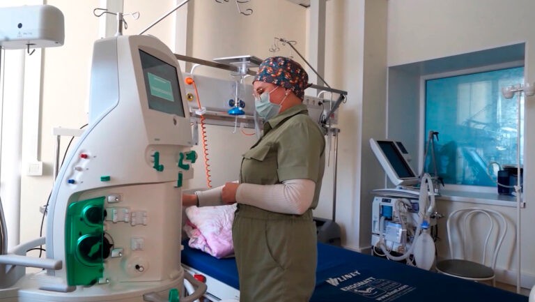 Многофункциональный аппарат "Искусственная почка" поступил в онкологический диспансер Магаданской областной больницы