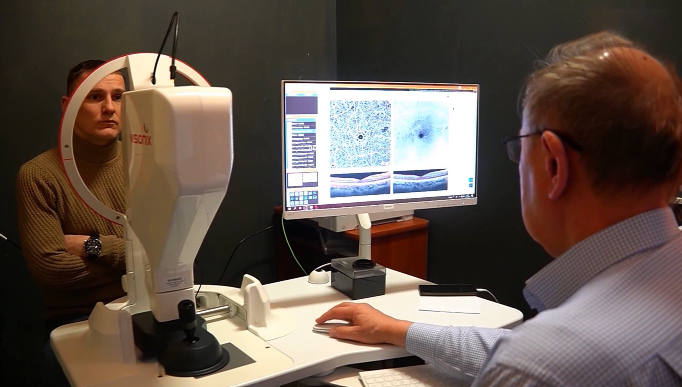 Офтальмологи проходят курсы по освоению нового оптического томографа