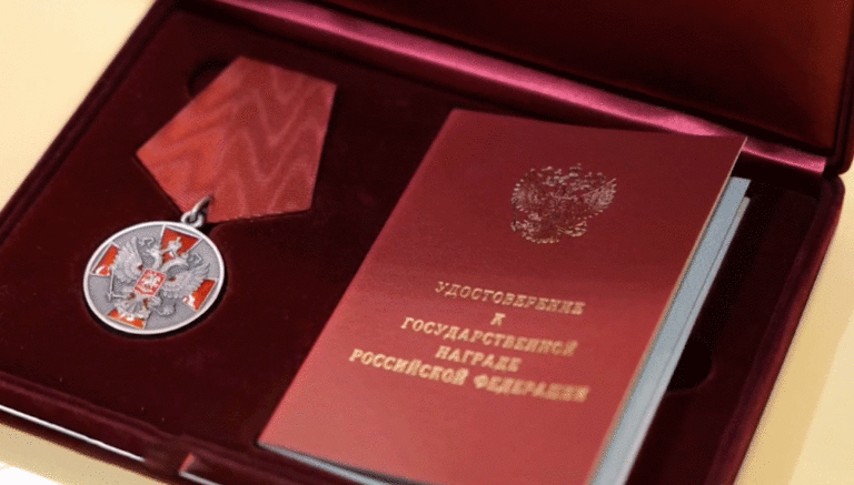Губернатор Магаданской области получил государственную награду
