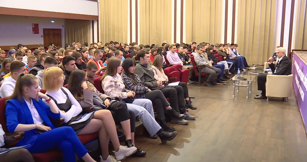 300 выпускников СВГУ и профессиональных учебных заведений встретились с губернатором