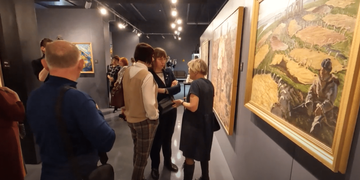 В областном  краеведческом музее открылась художественная  выставка «Созидатели»