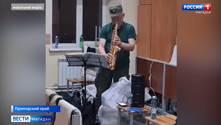 Преподаватель музыки, саксофонист из Магадана Юрий Смагин