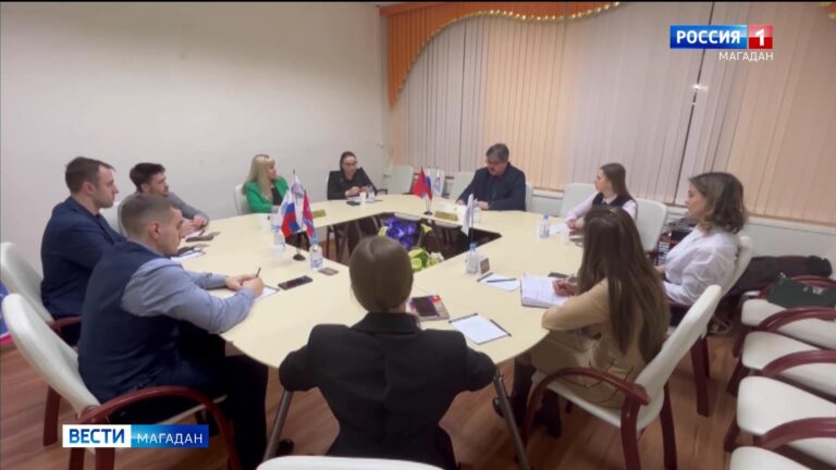 сенатор встретился с членами Молодежных общественных палат при областной Думе и Собрании представителей Ольского округа