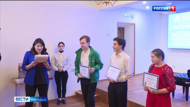 Сегодня трем колымчанам-победителям Национального чемпионата «Абилимпикс» вручили именные денежные сертификаты.