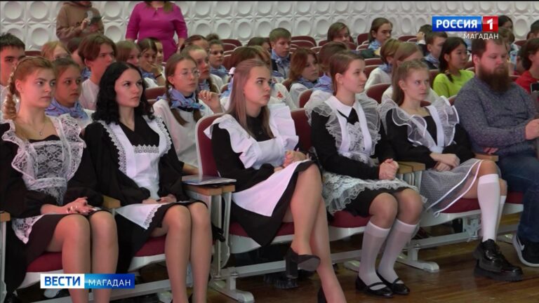 В первом лицее имени Крупской в Магадане сегодня открыли очередное первичное отделение Российского движения детей и молодежи.