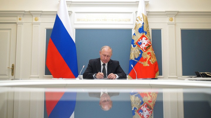 Вести.ру: Путин подписал закон о лишении гражданства