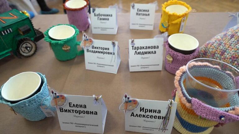 В библиотеке Пушкина прошла выставка-ярмарка «Палитра мастеров»