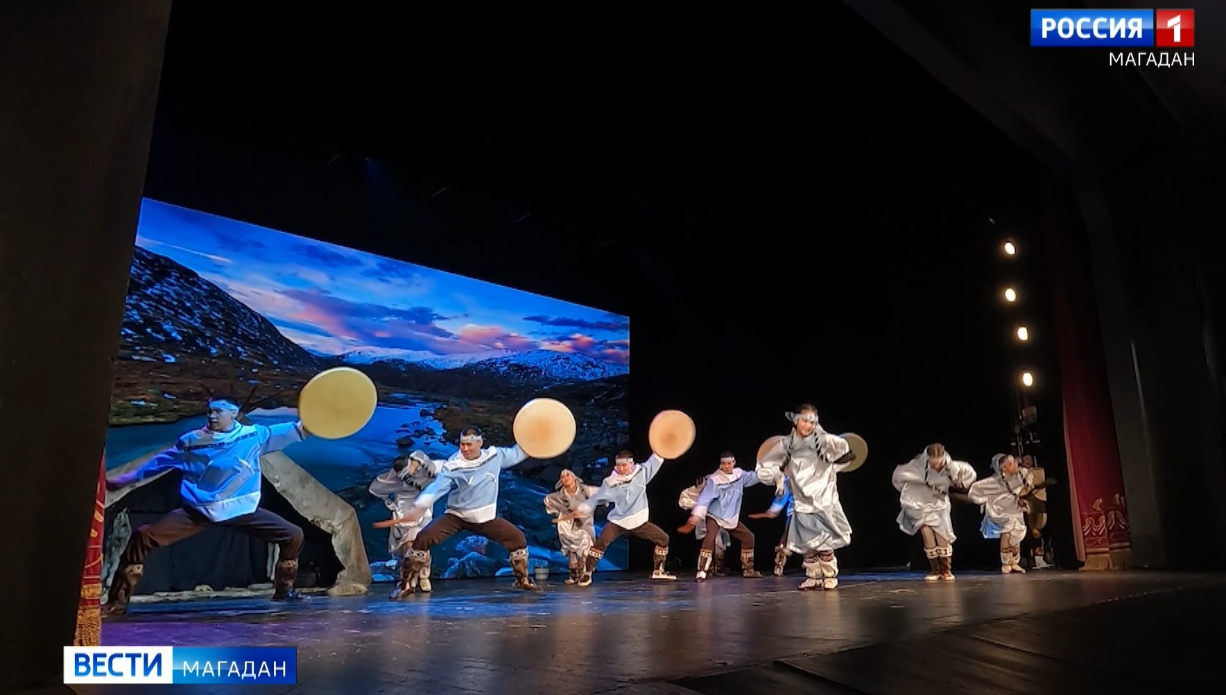 Чукотский юмор, национальные песни и танцы – в Магадане с успехом прошли гастроли ансамбля «Эргырон»