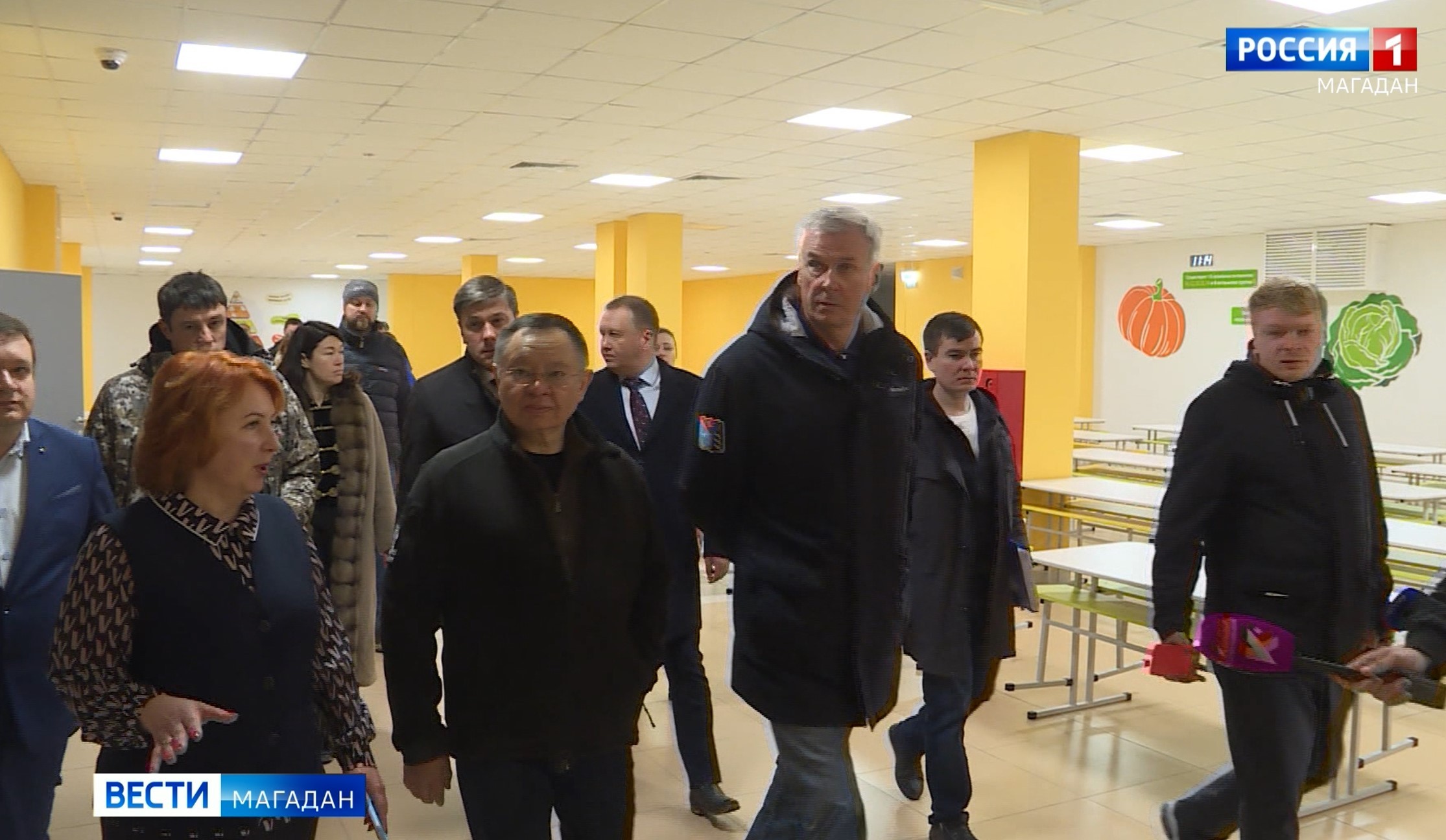Министр строительства России посетил новую школу поселка Ола
