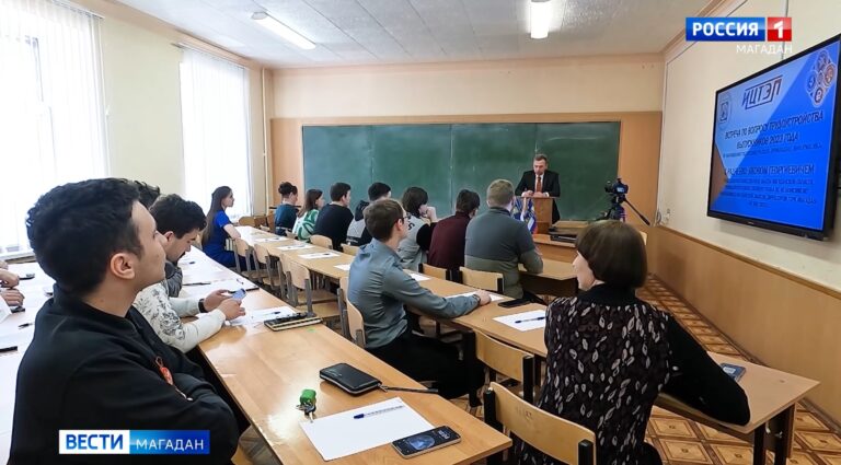 Директор филиала Яков Радченко встретился с ребятами и рассказал об особенностях профессии.
