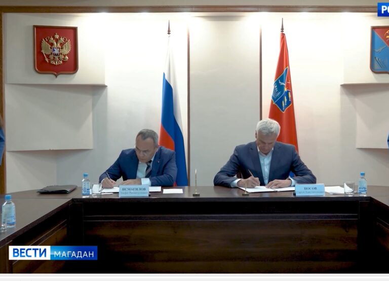 Губернатор Сергей Носов и гендиректор Уральской горно-металлургической компании Эльфат Исмагилов подписали соглашение об участии УГМК в строительстве лесопитомника.