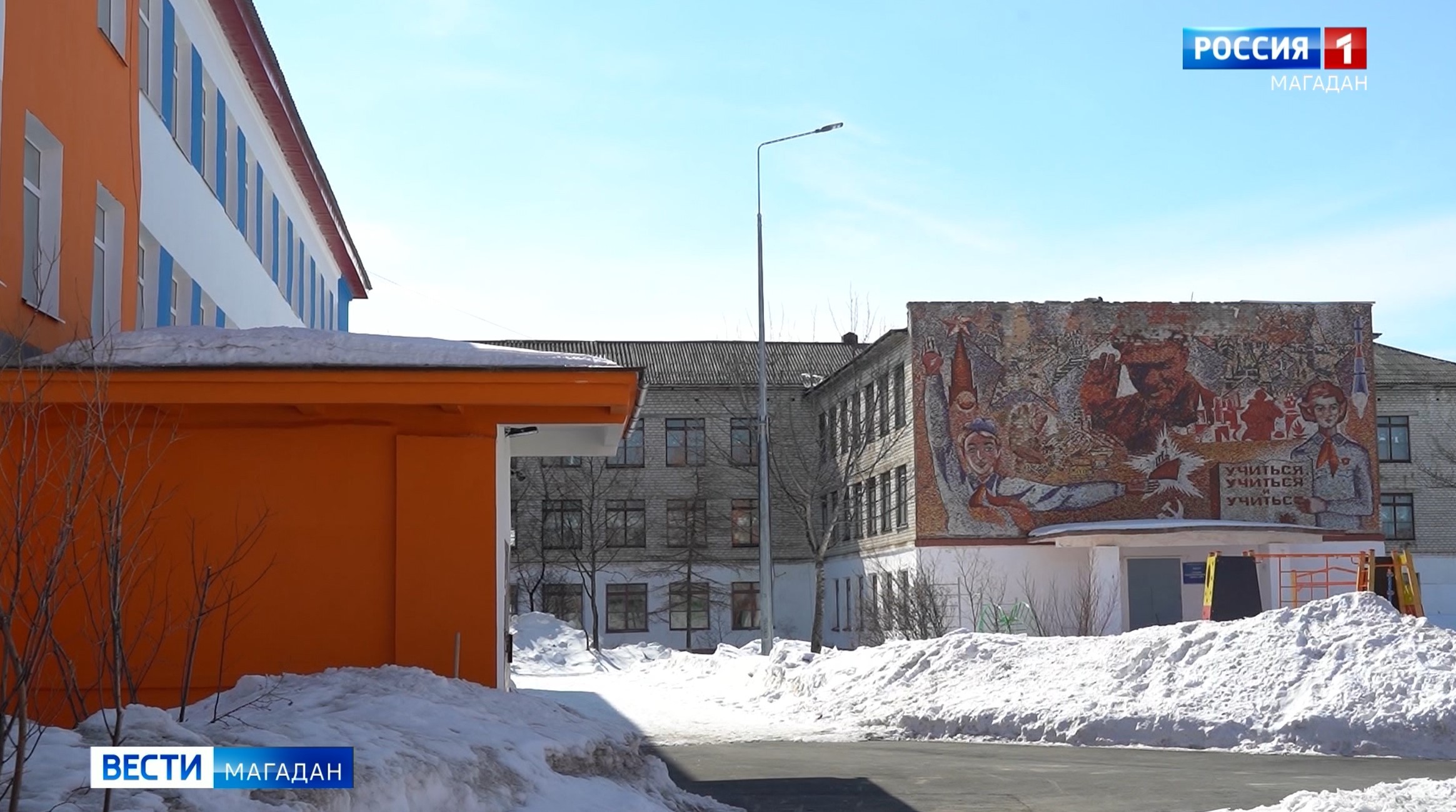Мозаика с Лениным пока украшает здание старой ольской школы