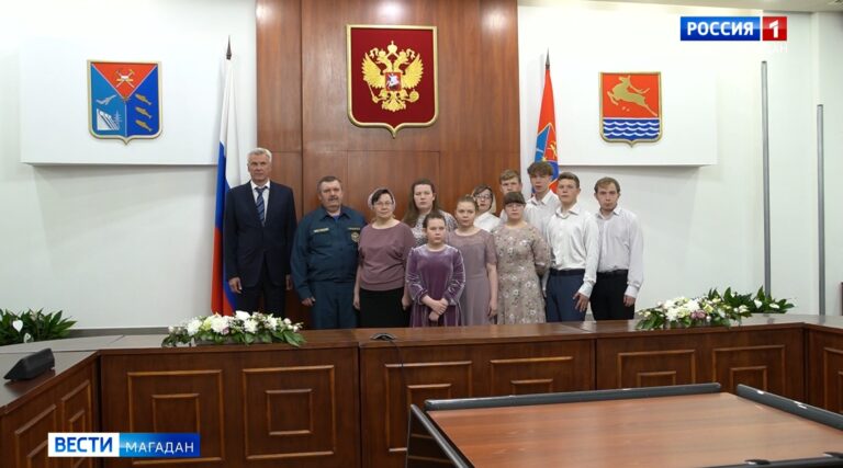 Супруги Вадим и Алёна Гореловы, у которых десять детей, удостоены ордена "Родительской славы"